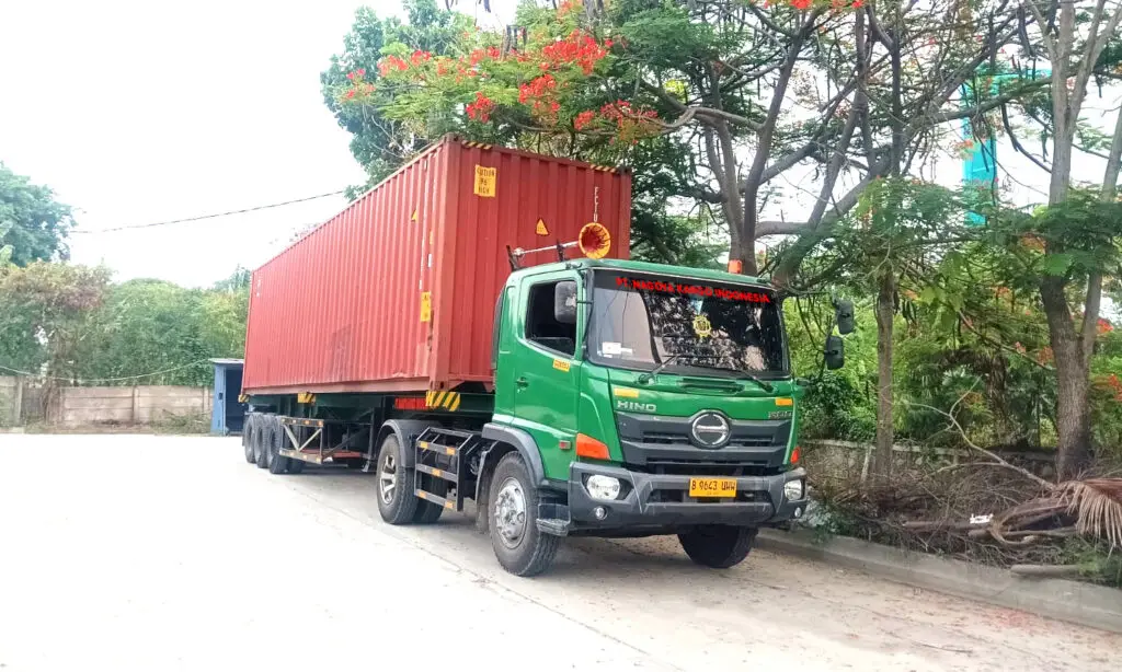 menggunakan jasa trucking