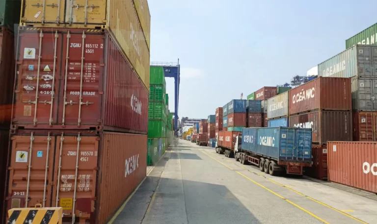 Sewa Trucking 40 Feet: Panduan Lengkap & Terbaru 2025