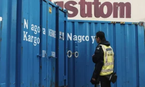 pengiriman kontainer dari pelabuhan