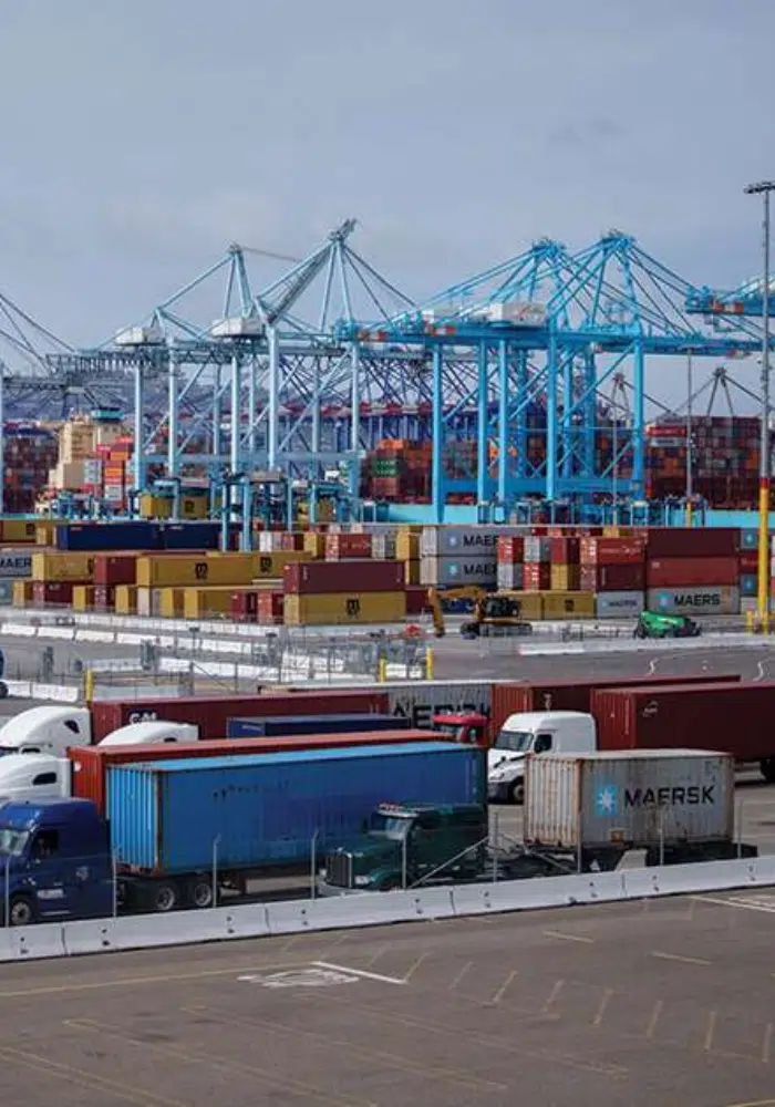 pengiriman kontainer dari pelabuhan